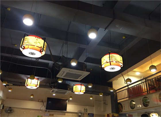 美爾家藤藝吊燈實拍圖