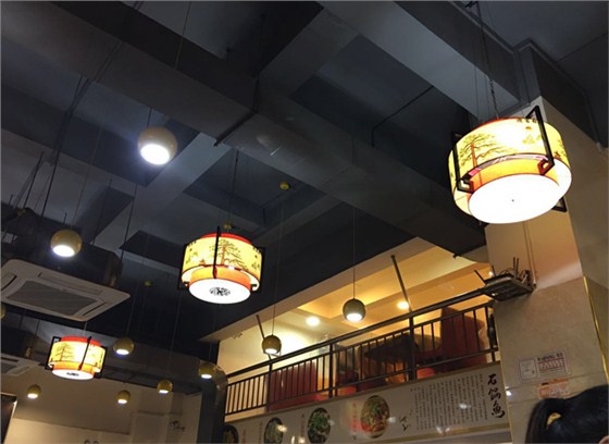 美爾家藤藝吊燈實拍圖