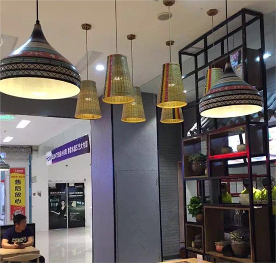 美爾家藤藝吊燈實(shí)拍圖