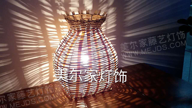 胡大飯店使用美爾家藤藝燈圖