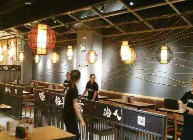 胡大飯館使用美爾家藤藝燈飾