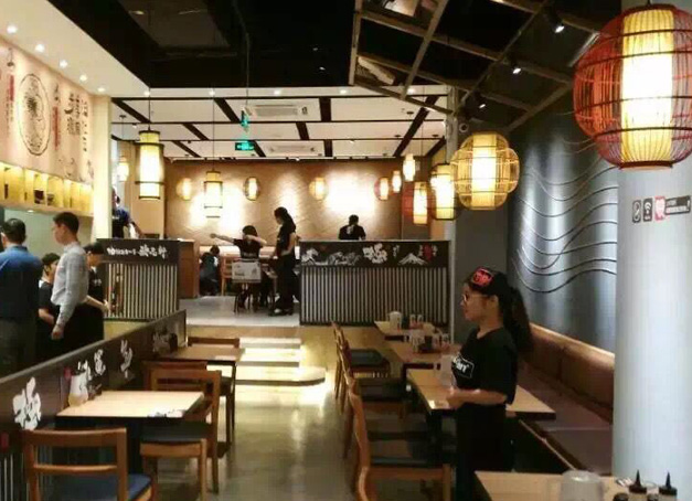 胡大飯館使用美爾家藤藝燈飾